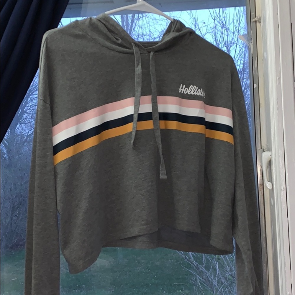 Hooded grey crop top